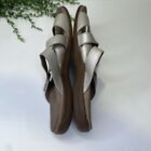 Taos Double U Leather Strappy Slide Sandals Size 9M in Silver Colorway - Picture 6 of 10